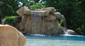 double-rico-rock-waterfall-two-tone-pebble-plaster-finish