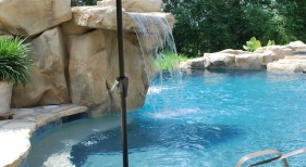 gunite-pool-with-granite-cocktail-table-rico-rock-waterfall-pebble-plaster-umbrella-holder-1